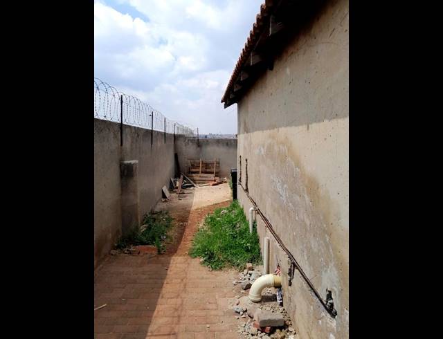 3 BEDROOM HOUSE FOR SALE IN PROTEA GLEN